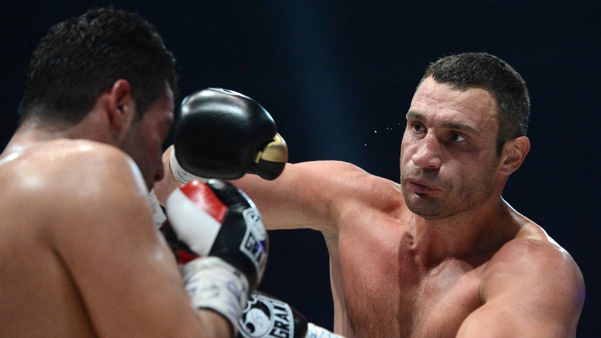 Nachdem er sein eigenes Unternehmen "Diamond Boy Promotion" gegründet hat, kämpft Charr im September 2012 gegen Vitali Klitschko um den WBC-Titel.