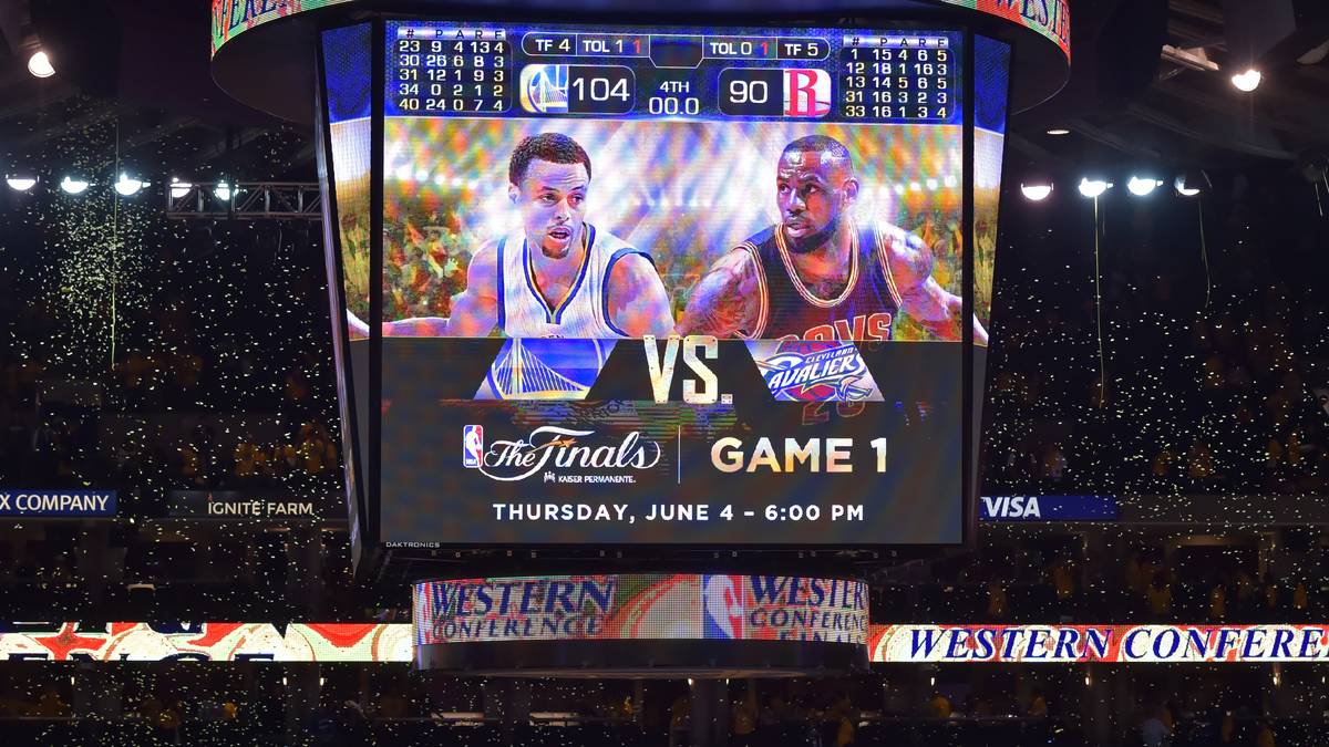 Die NBA-Finals stehen vor der Tür, maximal sieben Spiele gibt es noch in dieser Saison. Das Duell Stephen Curry gegen LeBron James verspricht Highlights am Fließband, Golden State und Cleveland sorgen für ein absolutes Traumfinale. SPORT1 zeigt den Weg der Warriors in die NBA-Finals 2015...