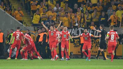 Kaiserslautern feiert den Aufstieg, Dresden steigt ab