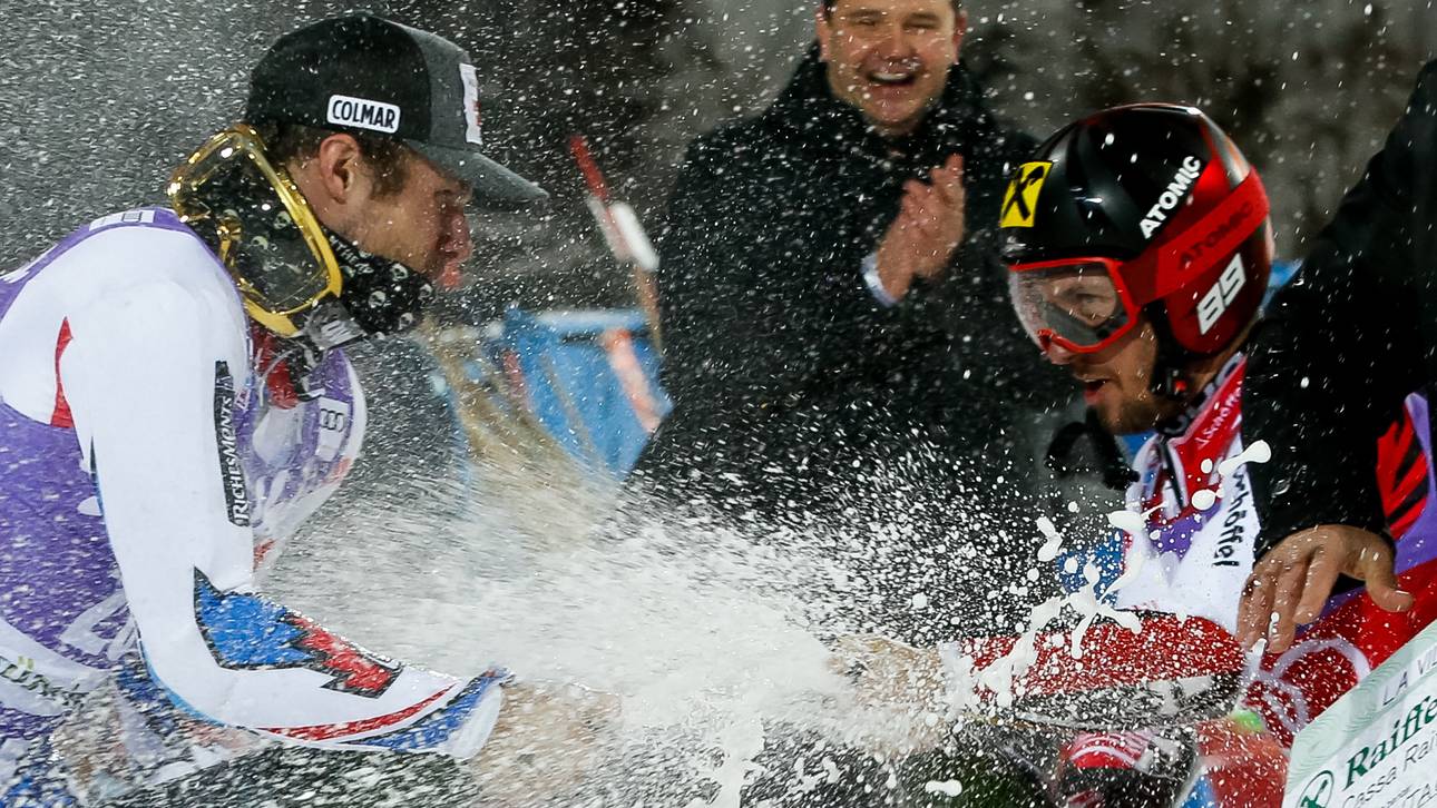 Nach dem Finale beim Parallel-Riesenslalom in Alta Badia feierte Hirscher mit dem zweitplatzierten Thibaut Favrot