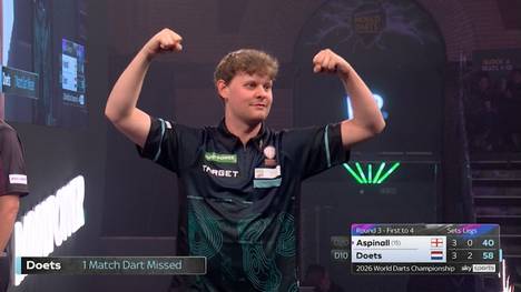 Kevin Doets bezwingt Nathan Aspinall und spielt dabei ein Highlight nach dem Anderen. Neben sieben perfekten Darts checkt er unter anderem auch die 164 Punkte zum Satzgewinn.