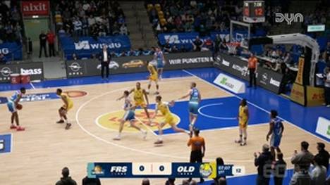Die BBL-Highlights der Basketball-Partie SKYLINERS Frankfurt - EWE Baskets Oldenburg im Video.