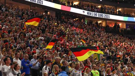 Ein Fan in Köln musste beim Spiel um Platz 3 medizinisch versorgt werden