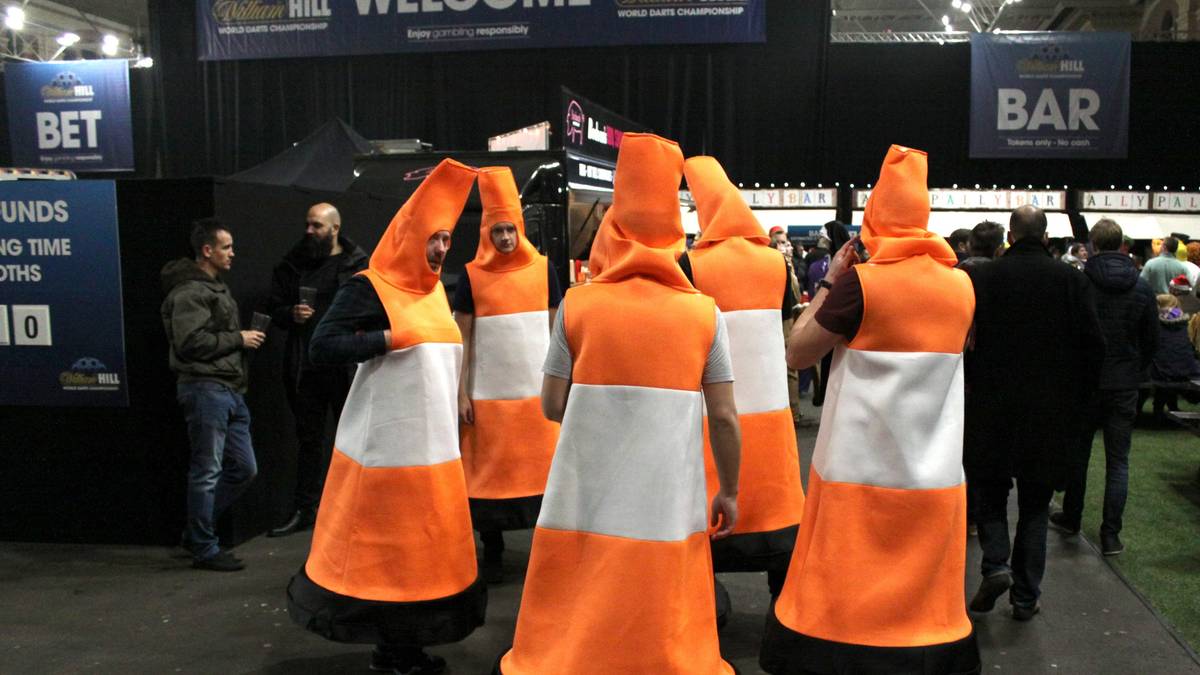 ...die fünf Riesen-Pylonen am Eingang das ein oder andere Gläschen abhaben wollen