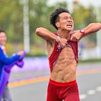Der größte Halbmarathon in Peking wird offensichtlich von einem Skandal überschattet. Der Sieg wird einem chinesischen Läufer geschenkt.  