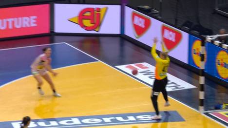 Die Bilanz bleibt makellos - Deutschlands Handball-Nationalmannschaft der Frauen zieht ins Viertelfinale ein. 