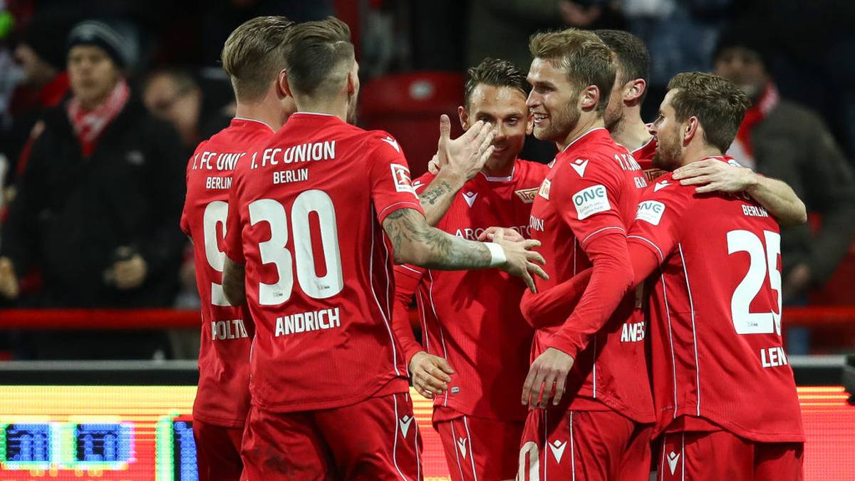 UNION BERLIN - NOTE 2: Für die Eisernen läuft es bei der Premiere in der Bundesliga blendend. Union findet sich auf Rang elf wieder und hat fünf Punkte Vorsprung auf den Relegationsrang. Wenn man an die schlimmen Befürchtungen nach der Abreibung am ersten Spieltag gegen RB Leipzig (mit 0:4 war man noch gut bedient) zurückdenkt, gleicht das einem kleinen Wunder