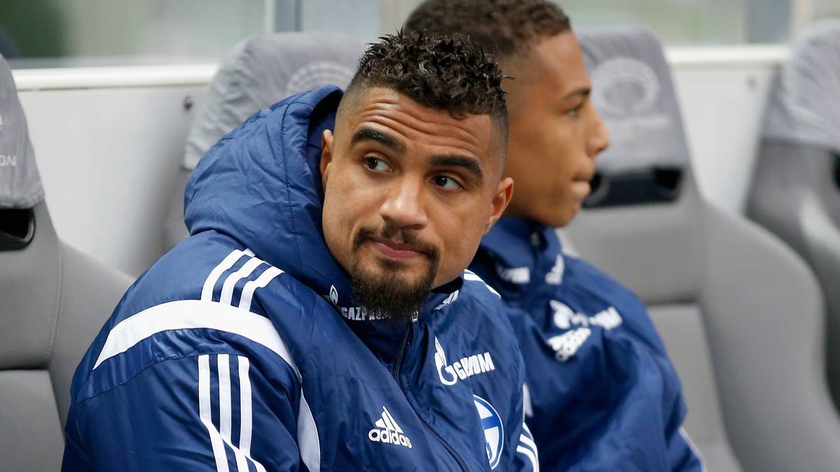 Doch der Berater des Spielers widersprach. Vielmehr sei der Wechsel an einer fehlenden Einigung über die Bildrechte gescheitert, hieß es von Boatengs Seite. Woran es genau scheiterte, wurde offiziell nie kommuniziert. Ein halbes Jahr später löste Boateng seinen Vertrag mit Königsblau auf