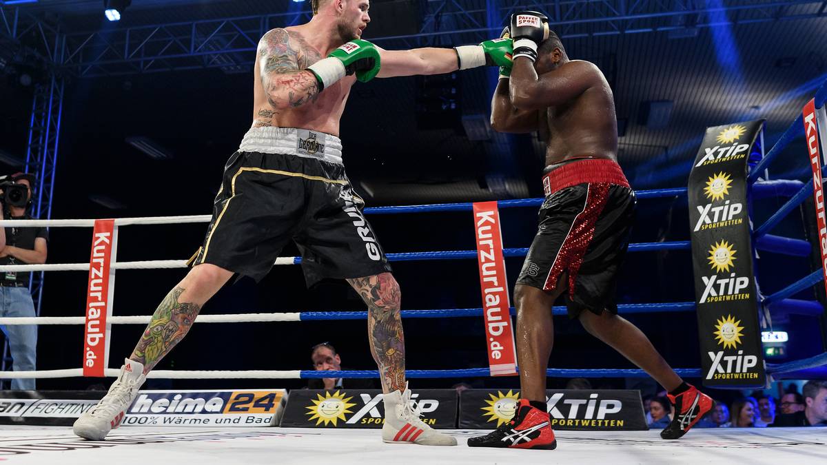 Bunga (r.) ist klarer Außenseiter. SPORT1-Prognose: Pervizaj siegt in Runde vier durch Technischen K.o.