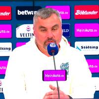 Schalke-Coach reagiert auf Todesfall auf der Tribüne