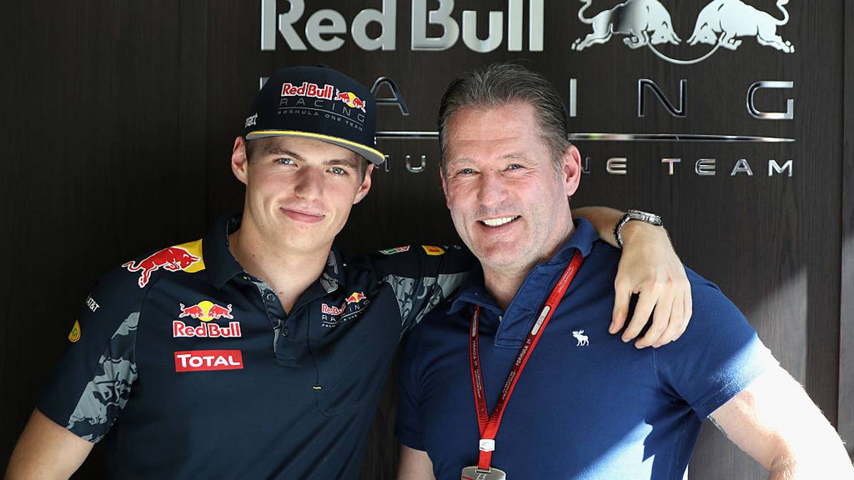 JOS UND MAX VERSTAPPEN: Hier haben wir ein Beispiel, dass der Sohn erfolgreicher sein kann. Papa Jos fuhr von 1994 bis 2003 in der Formel 1, kam immerhin auf 107 Rennen. Er feierte 1994 als Teamkollege von Michael Schumacher bei Benetton immerhin zwei Podestränge. Mehr war aber nicht drin. Doch vom WM-Titel darf er trotzdem träumen