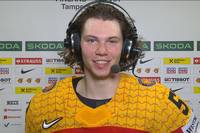 Die deutsche Eishockey-Nationalmannschaft steht im WM-Finale. Einen großen Anteil daran hat NHL-Verteidiger Moritz Seider. Dieser zeigt sich überglücklich und betont den Willen nun die Goldmedaille erreichen zu wollen.