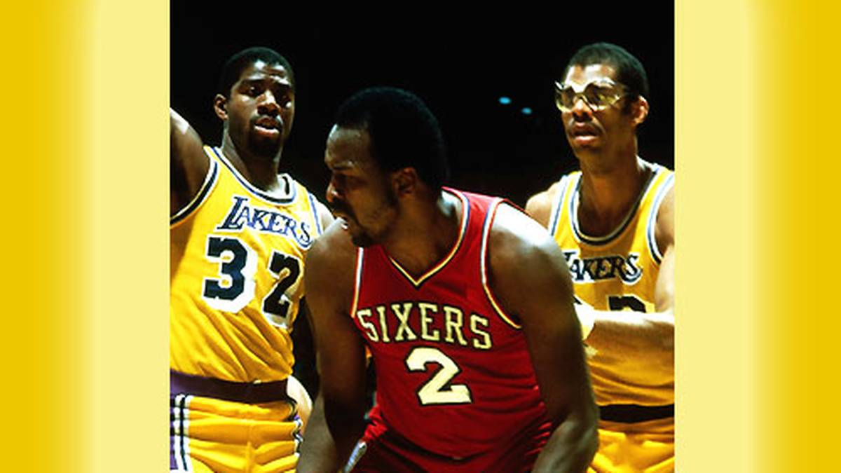 In der Saison 1982/83 hatte Johnson erneut sehr starke statistische Werte in der Regular Season und führte die Lakers in die Finals. Diese Mal jedoch drehten die 76ers den Spieß um und sweepten L.A. Moses Malone (M.) und Julius Erving waren zuviel für die ersatzgeschwächten Lakers