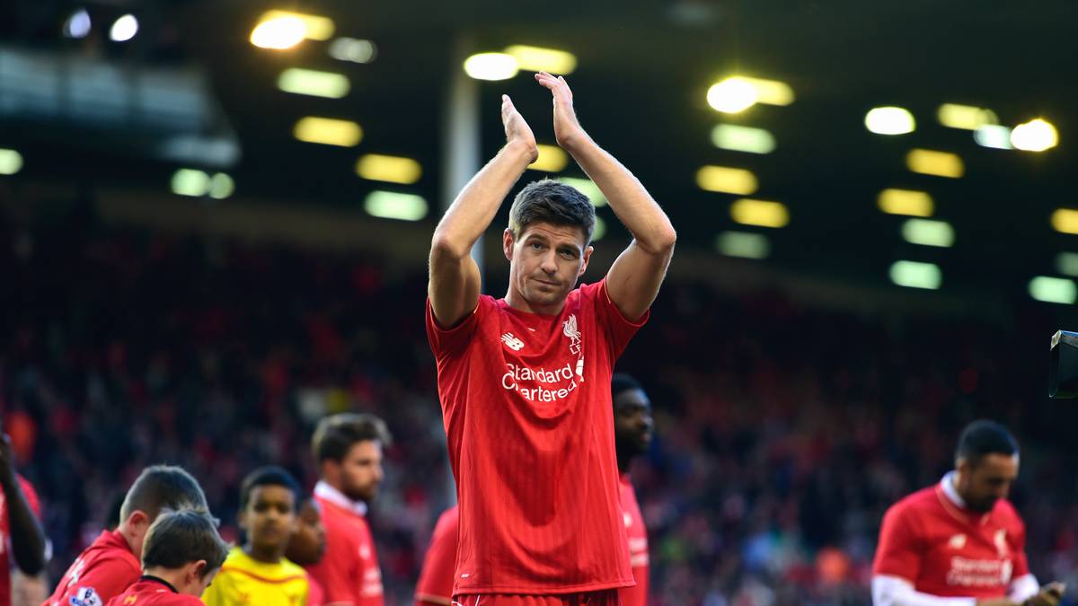 Eine Liverpool-Legende geht. Mit Steven Gerrard verabschiedet sich eine der ganz großen Identifikationsfiguren des Vereins am 16. Mai 2015 in die USA. Jeder im Verein hofft, dass Gerrard nach seiner aktiven Karriere zum Verein zurückkommt