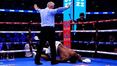 Anthony Joshua wird brutal geschlagen