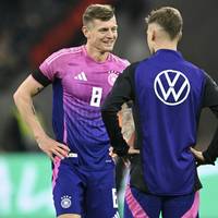 Joshua Kimmich und Toni Kroos treffen im Champions-League-Halbfinale aufeinander.  Der Real-Profi heizt das Duell mit den Bayern mit einem kecken Spruch im Netz an.