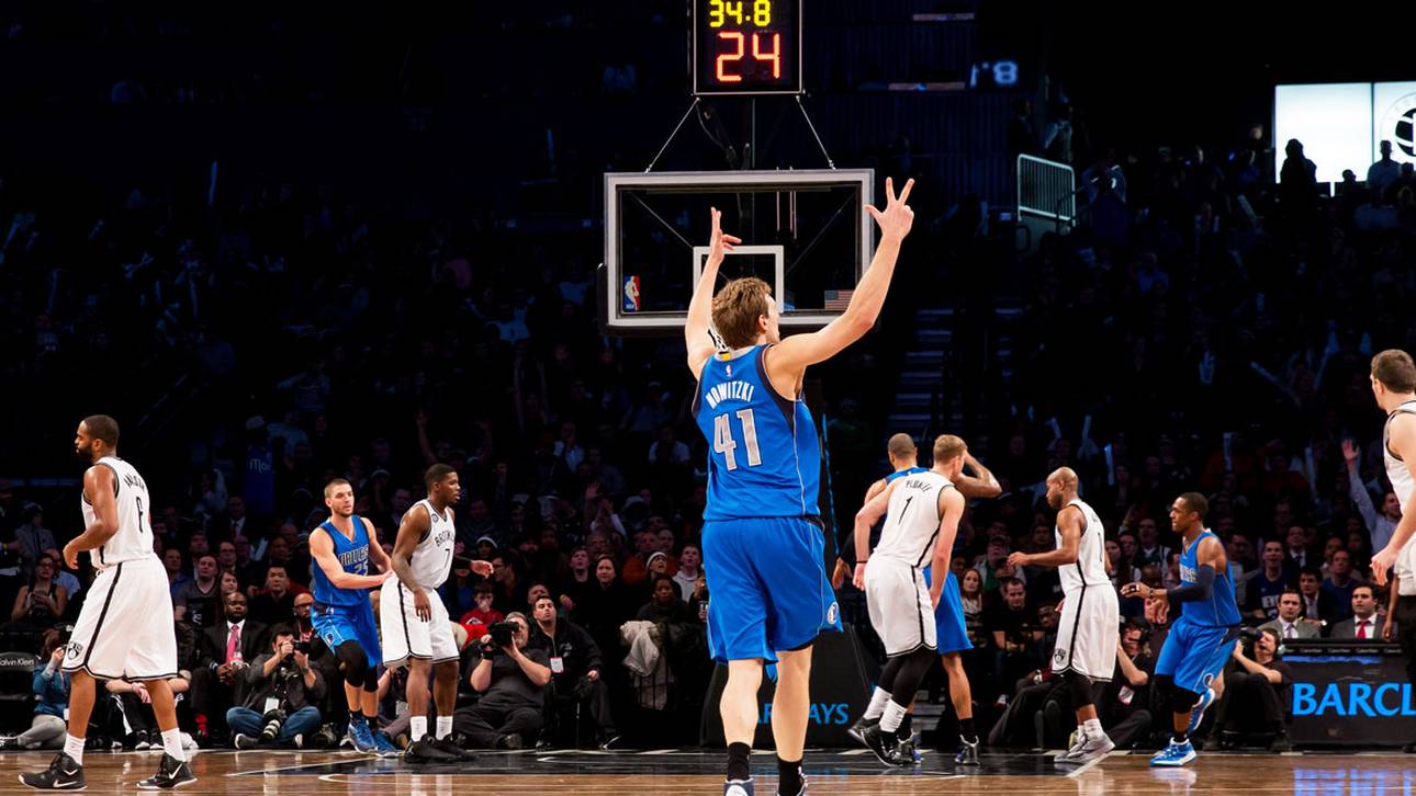 Dirk Nowitzki lässt Malone hinter sich