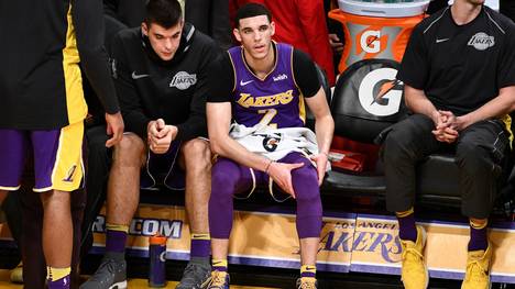 Lonzo Ball musste gegen die Mavericks mit einer Knieverletzung vom Feld