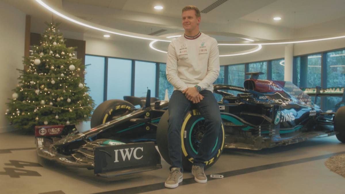 Mick Schumacher ist als Reservefahrer zu Mercedes gewechselt. Im Interview spricht der Sohn von Formel-1-Legende Michael Schumacher über den Wechsel.