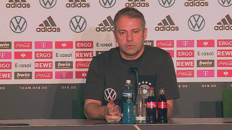 Hansi Flick äußert sich vor dem Spiel der Nationalmannschaft gegen die Niederlande über Änderungen in der Startelf und lobt Musiala, Müller und Schlotterbeck. 