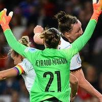 Frankreich-Torhüterin Pauline Peyraud-Magnin hat eine interessante Meinung über die deutschen Fußballerinnen vor dem Nations-League-Halbfinale.