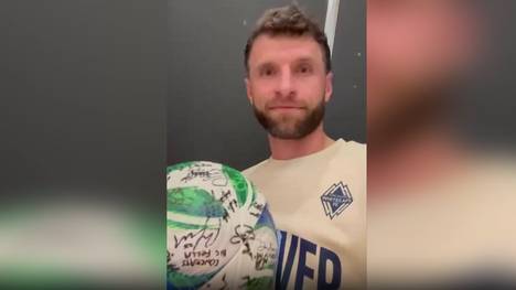 An seinem 36. Geburtstag schießt Thomas Müller für die Vancouver Whitecaps einen Dreierpack und grüßt in einem kurzen Video den FC Bayern München und Harry Kane. 