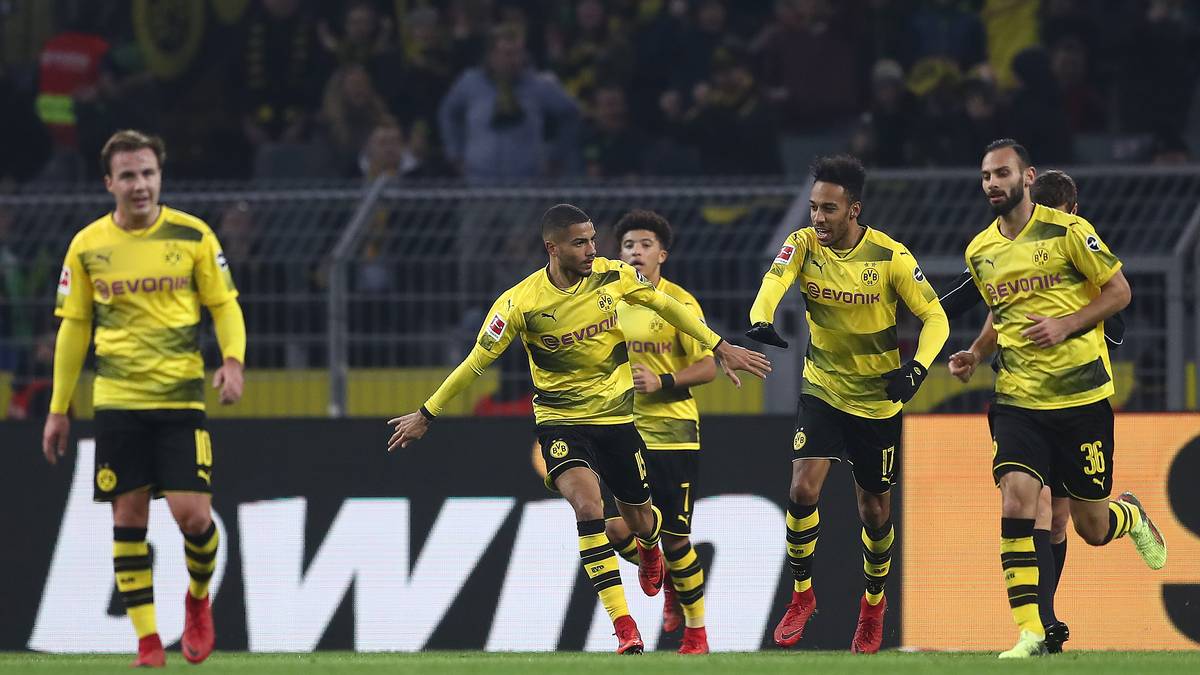 Lange Zeit sieht es so aus, als würde Stöger, der am 15. Spieltag übernommen hatte, die erste Niederlage seiner Amtszeit hinnehmen müssen - bis Jeremy Toljan kommt. 90. Minute. Flanke von Andriy Yarmolenko, der Ball gelangt zum Rechtsverteidiger. Das 2:2.