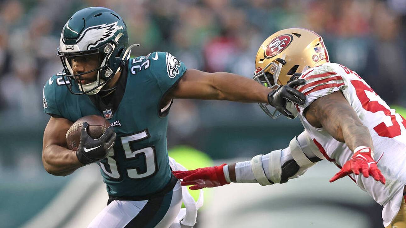 eSportler spielt im Super Bowl