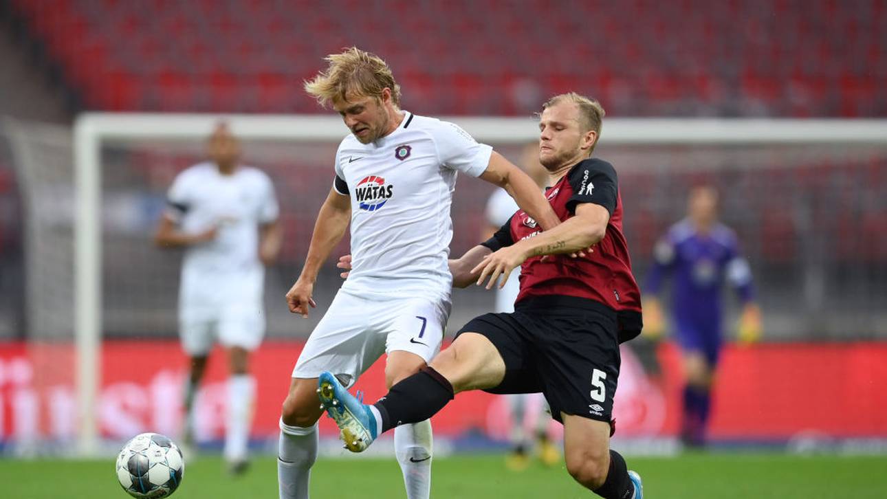 Slapstick-Eigentor! Club rettet Remis