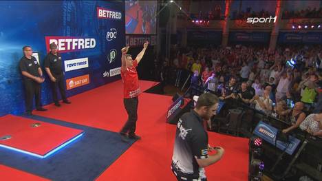 Krzysztof Ratajski feiert beim World Matchplay seinen größten Karriereerfolg. Gegen Callan Rydz siegt er souverän und steht im Halbfinale. 