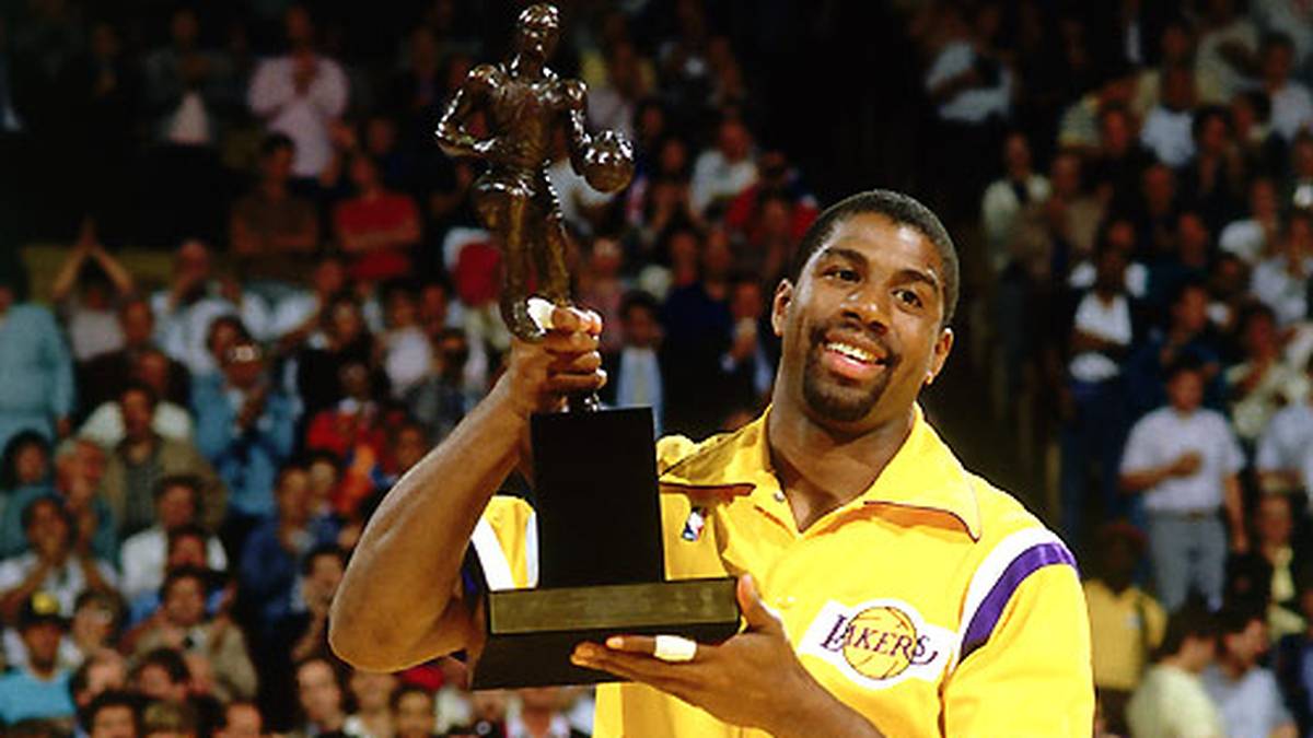 Die Saison 1986/87 war eine besondere für "Magic". Zum dritten Mal in vier Jahren trafen die Lakers in den Finals auf die Celtics. Und wieder hatten die Kalifornier das bessere Ende für sich und gewannen in sechs Spielen. Zudem wurde Johnson erstmals in seiner Karriere Season-MVP