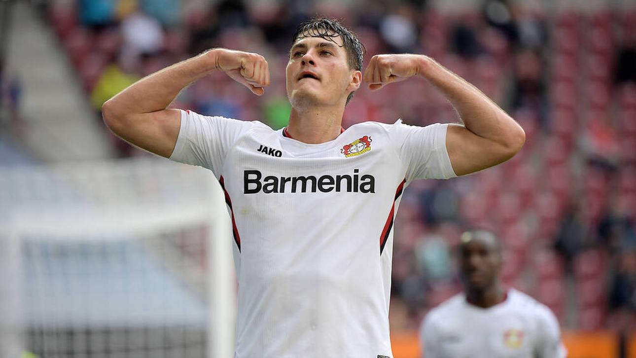 Eigentore ebnen furiosen Bayer-Sieg