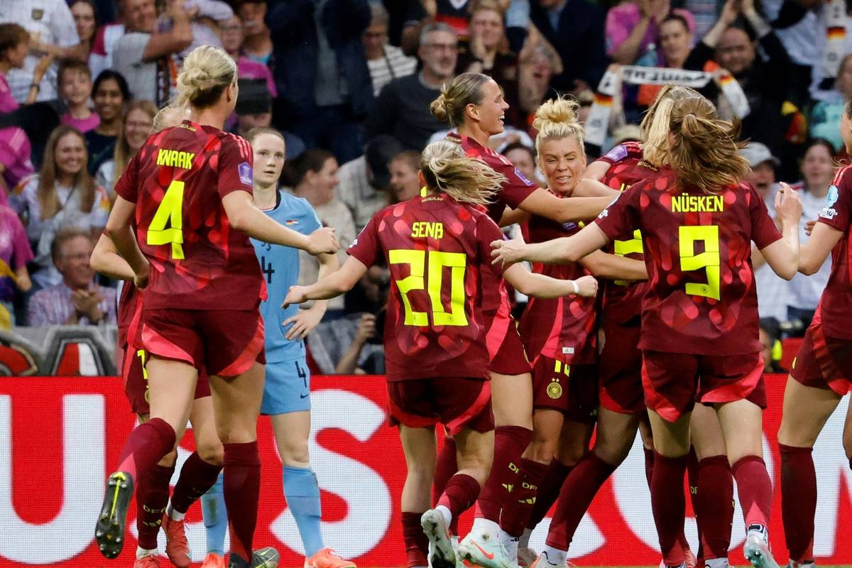 DFB-Frauen weiter auf Rang drei