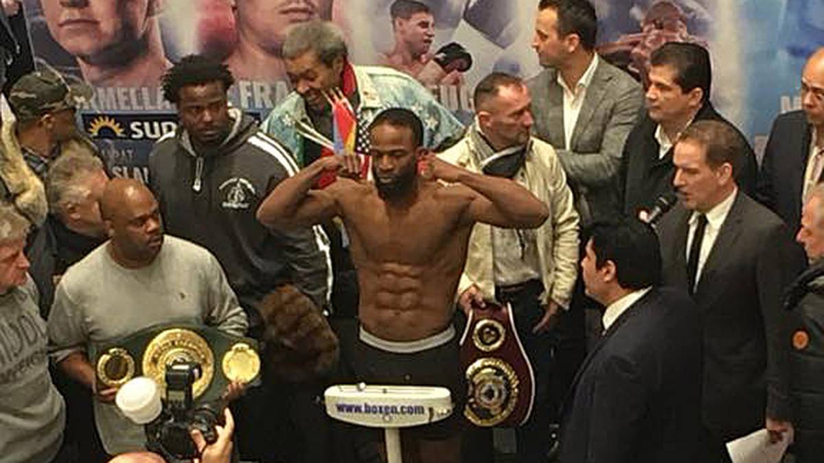 Der von Etchika Pollex promotete aktuelle "Boxer des Jahres" trifft in seinem 36. Profikampf mit Reeves (M.) auf einen gefährlichen US-Boxer, der in der Ecke auf die Hilfe des ehemaligen Schwergewichtsweltmeisters Hasim Rahman vertrauen kann