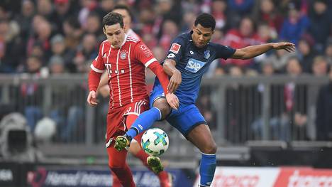 Serge Gnabry (r.) wird in der nächsten Saison im Trikot des FC Bayern München auflaufen