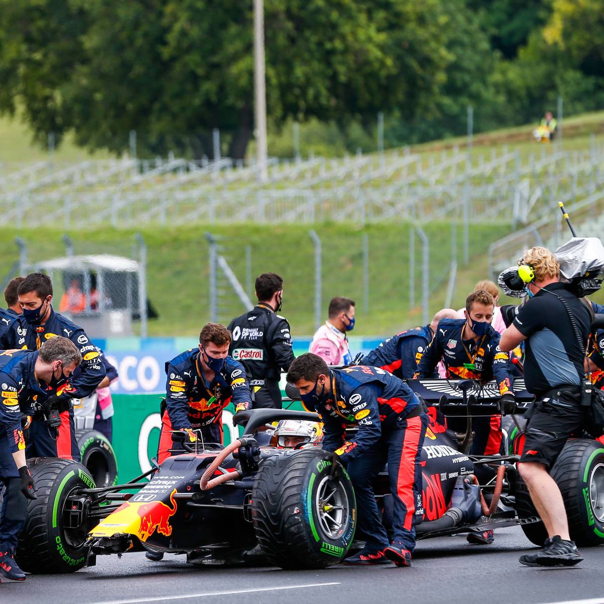 Formel 1 Red Bull Mechaniker Reparieren Auto Von Max Verstappen Schnell