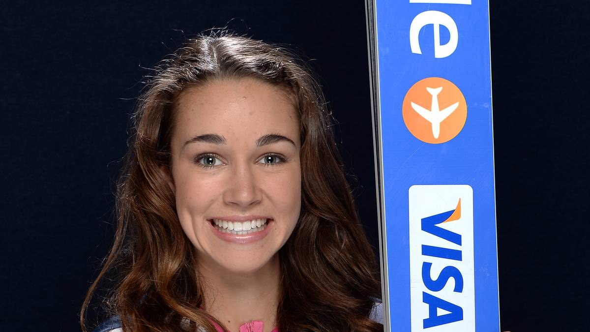 Auch Sarah Hendrickson geht gerne in die Lüfte. Die hübsche US-Amerikanerin ist Skispringerin