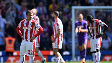 Xherdan Shaqiri (l.) steht mit Stoke City als Absteiger fest