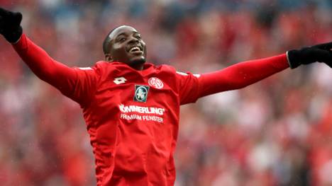 Im kicker hatte Dietmar Hamann zuletzt Jean-Philippe Mateta von Mainz 05 als mögliche "preisgünstige" Transfer-Alternative für den FC Bayern vorgeschlagen. FSV-Sportvorstand Rouven Schröder äußert sich nun zu den Spekulationen.