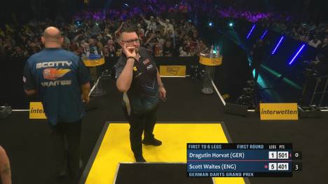 Dragutin Horvat kassiert in der ersten Runde des German Darts Grand Prix eine Klatsche gegen Scott Waites.