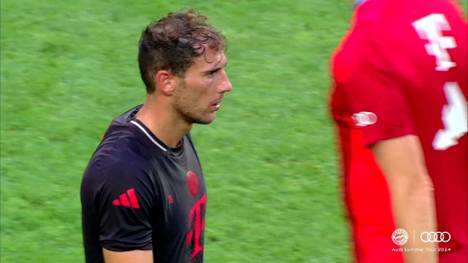 Der FC Bayern gewinnt sein Testspiel gegen die Grasshoppers Zürich souverän. Im Blickpunkt steht vor allem Leon Goretzka, der von den Fans gefeiert wird.