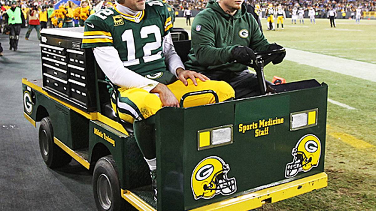 Besonders schmerhaft sind Megatrons Touchdowns, da Green Bay ohne Aaron Rodgers zu diesem Zeitpunkt auskommen muss. DIe Wadenverletzung bricht wieder auf und erfordert eine Behandlung in der Kabine