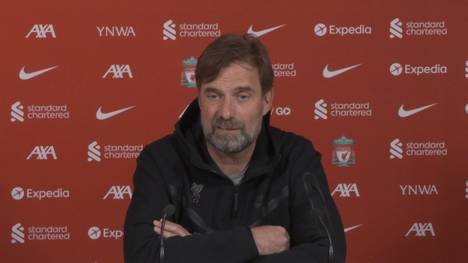 Jürgen Klopp trifft mit dem FC Liverpool am Dienstag-Abend auf Ralf Rangnicks Manchester United. Vor dem Spiel bezeichnete er beide Teams als die "beiden größten Vereine der Welt".