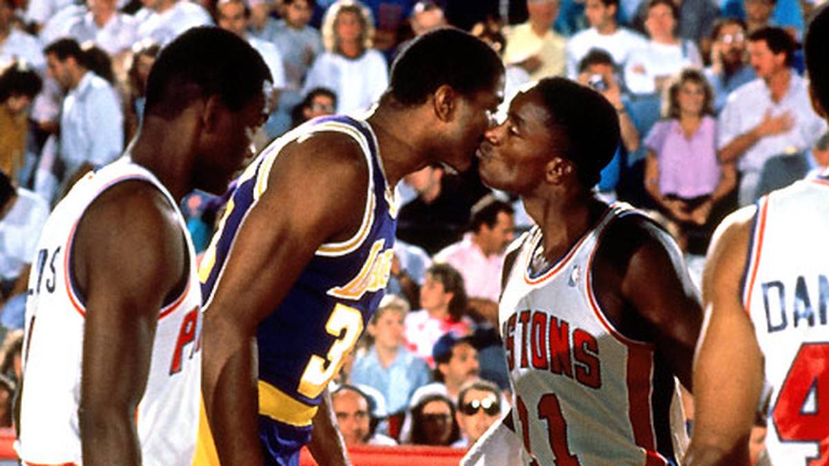 Im Finale trafen "Magic" und seine Lakers auf die "Bad Boys" aus Detroit. Die Lakers gewannen gegen Isaiah Thomas (r.) und Co. in sieben Spielen