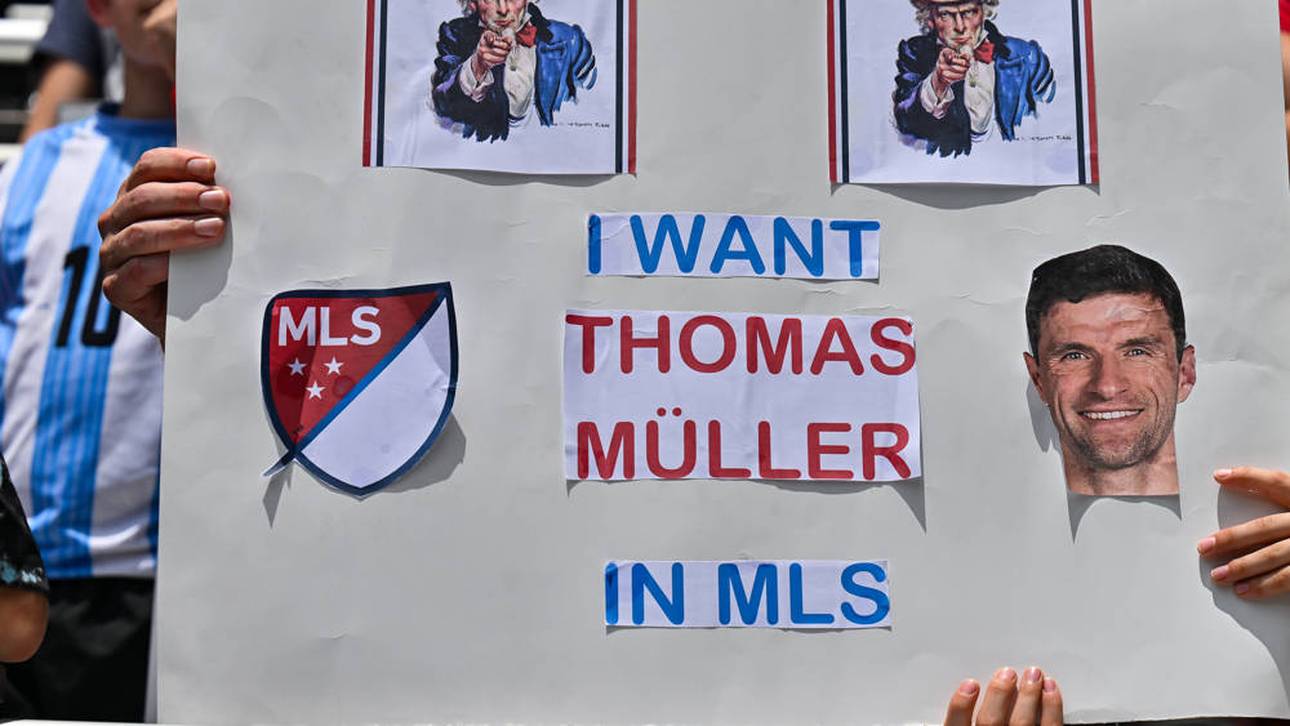 Ein Fanplakat bei der Klub-WM fordert Thomas Müller in der MLS