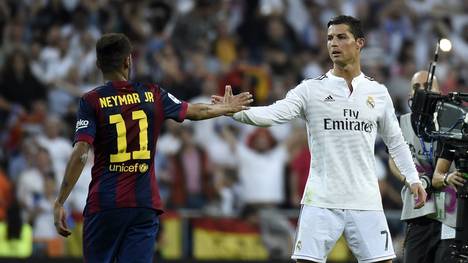 Neymar und Cristiano Ronaldo reichen sich die Hand