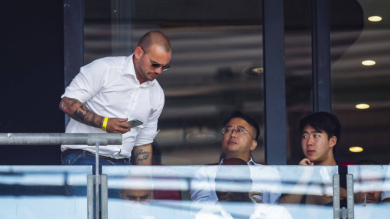 Wesley Sneijder beim Besuch seiner Loge im Stadion des FC Utrecht