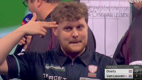 Im Match zwischen Kevin Doets und Noah-Lynn van Leuven will und will der verdammte letzte Dart einfach nicht reingehen ...