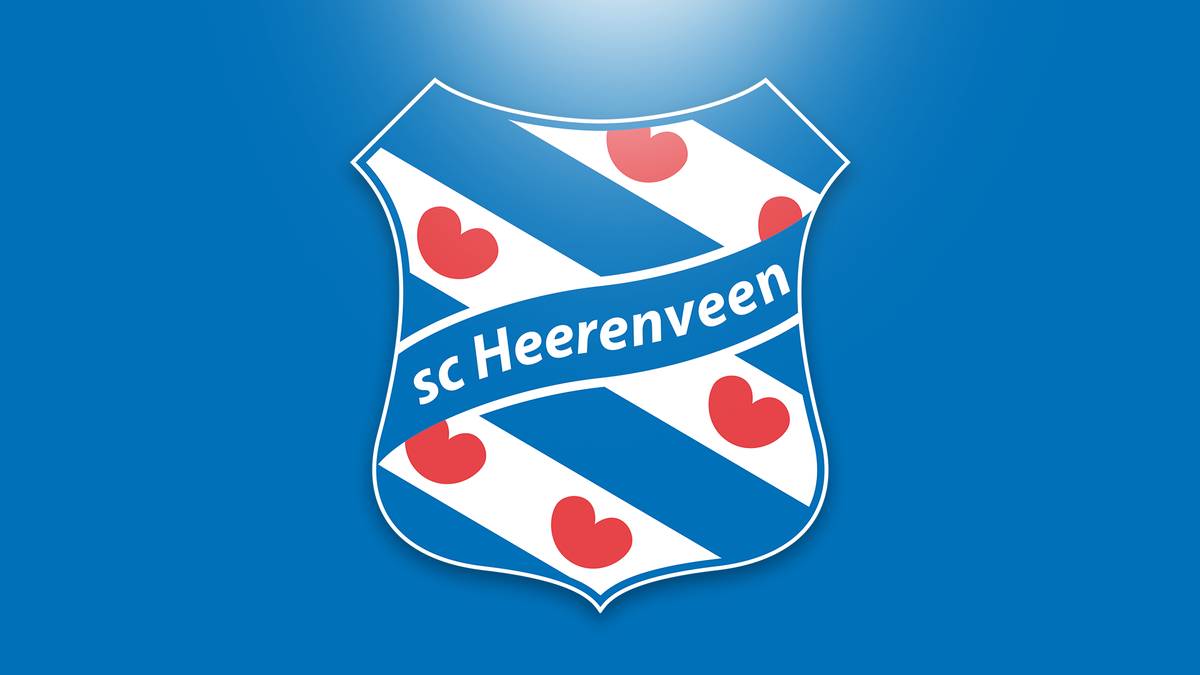 SC Heerenveen, Niederlande, Eredivisie: Keine Gefühle im "Männersport" Fußball? Nicht beim SC Heerenveen. Das weiß-blau gestreifte Wappen ist mit roten Herzchen übersät - genau so sieht das Trikot aus. Die Herzen sollen allerdings Seerosen darstellen, die in der Region Friesland zuhauf wachsen