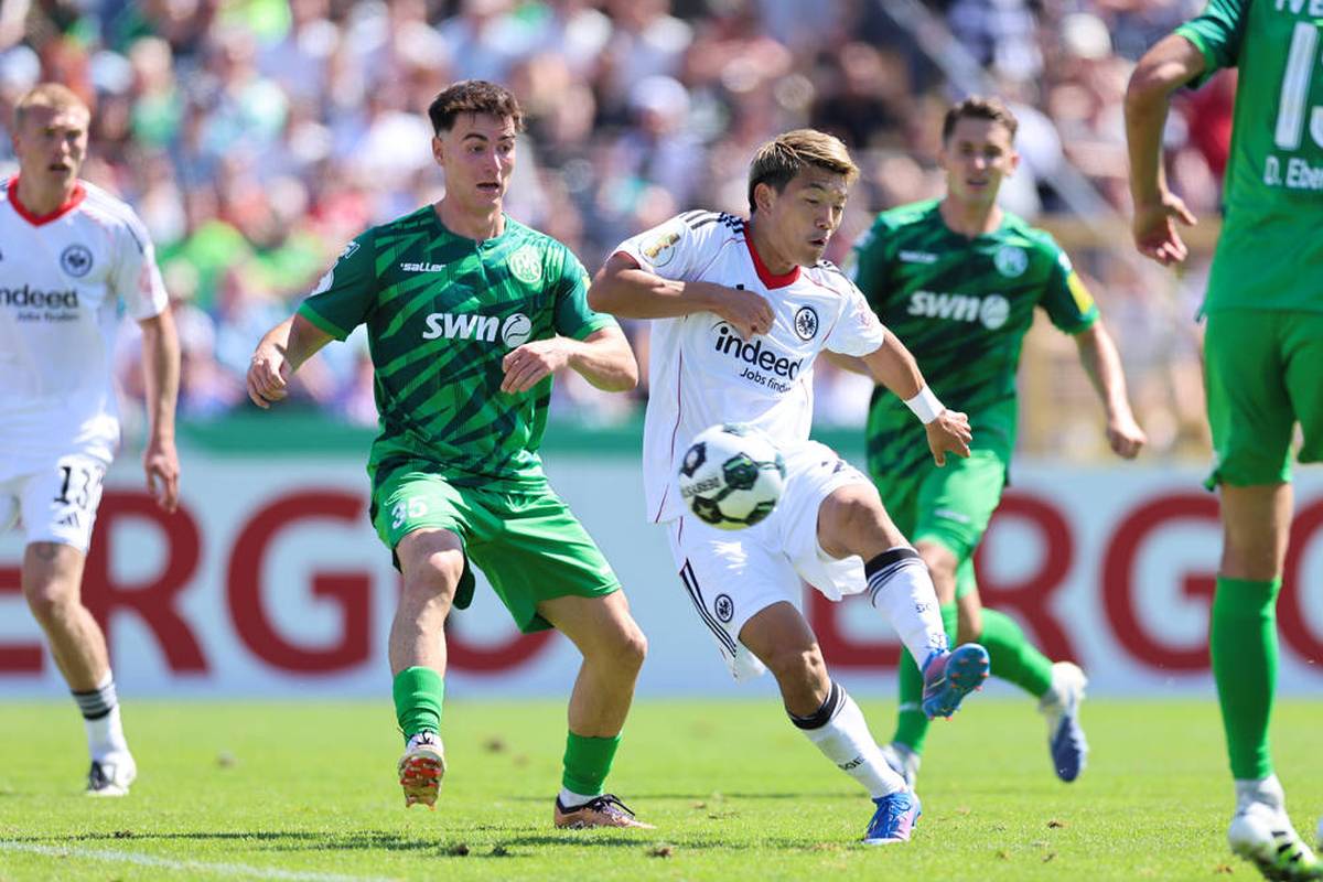 Eintracht Frankfurt steht erwartungsgemäß in der nächsten Runde des DFB-Pokals. In Koblenz setzt sich die SGE gegen Oberligisten FC Engers durch. 
